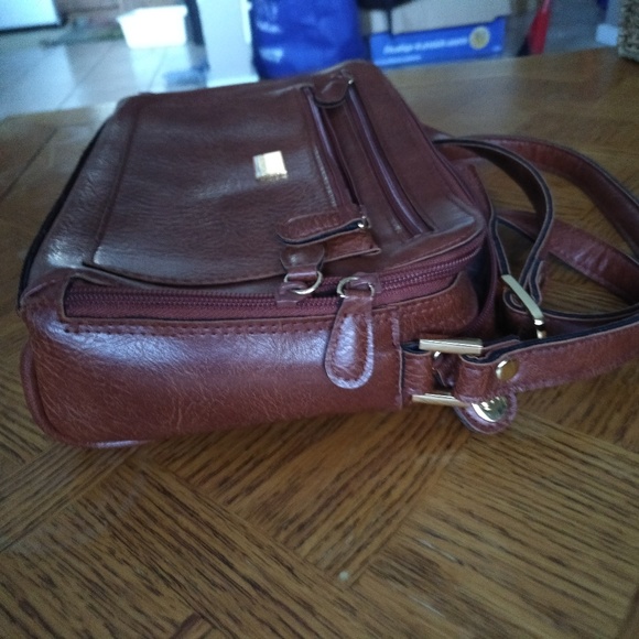 Cornell Leather | Cross Shoulder - Picture 7 of 8